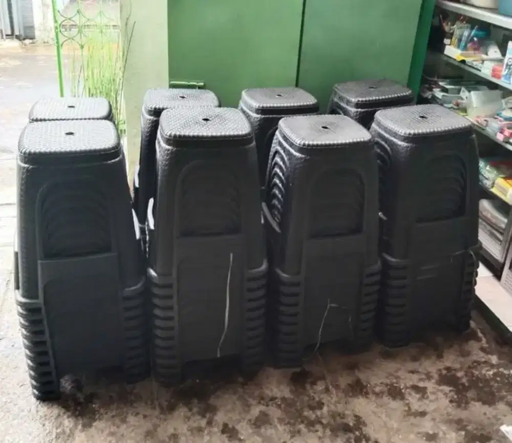 Bangku kursi hitam sumo kokoh