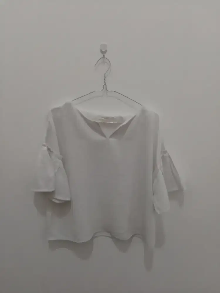 Blouse Putih cantik