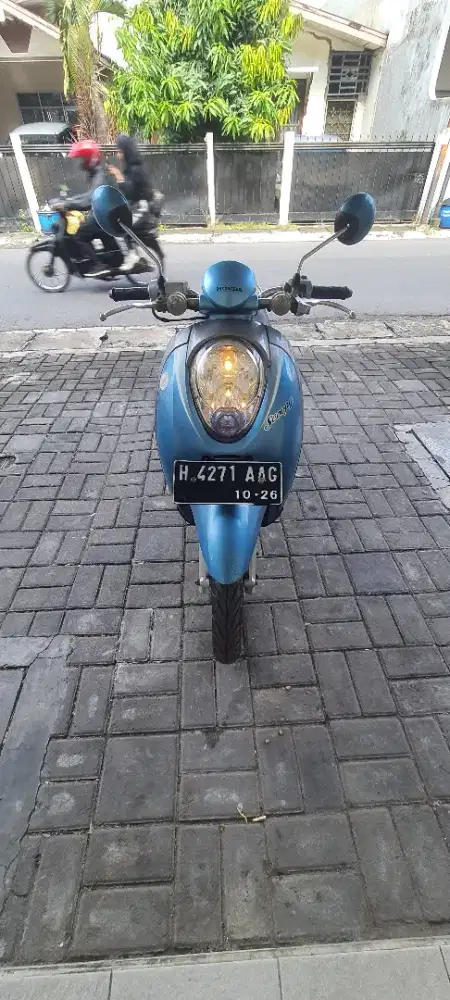 Scoopy 2011 biru