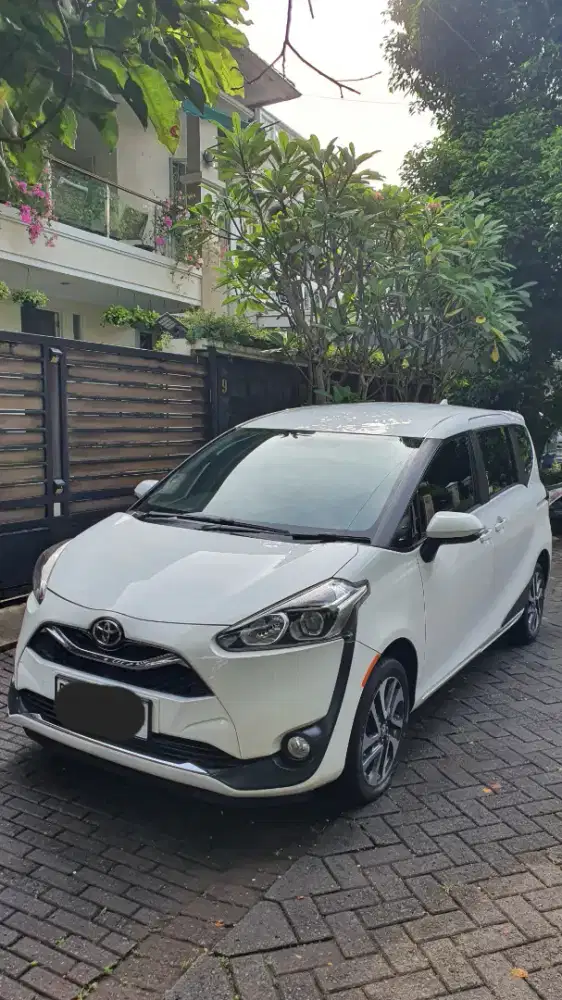 Dijual Toyota Sienta 2016 V AT Putih Istimewa Pemakai Langsung
