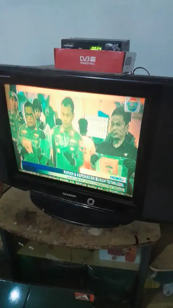 D jual tv 21 inc merek Sharp