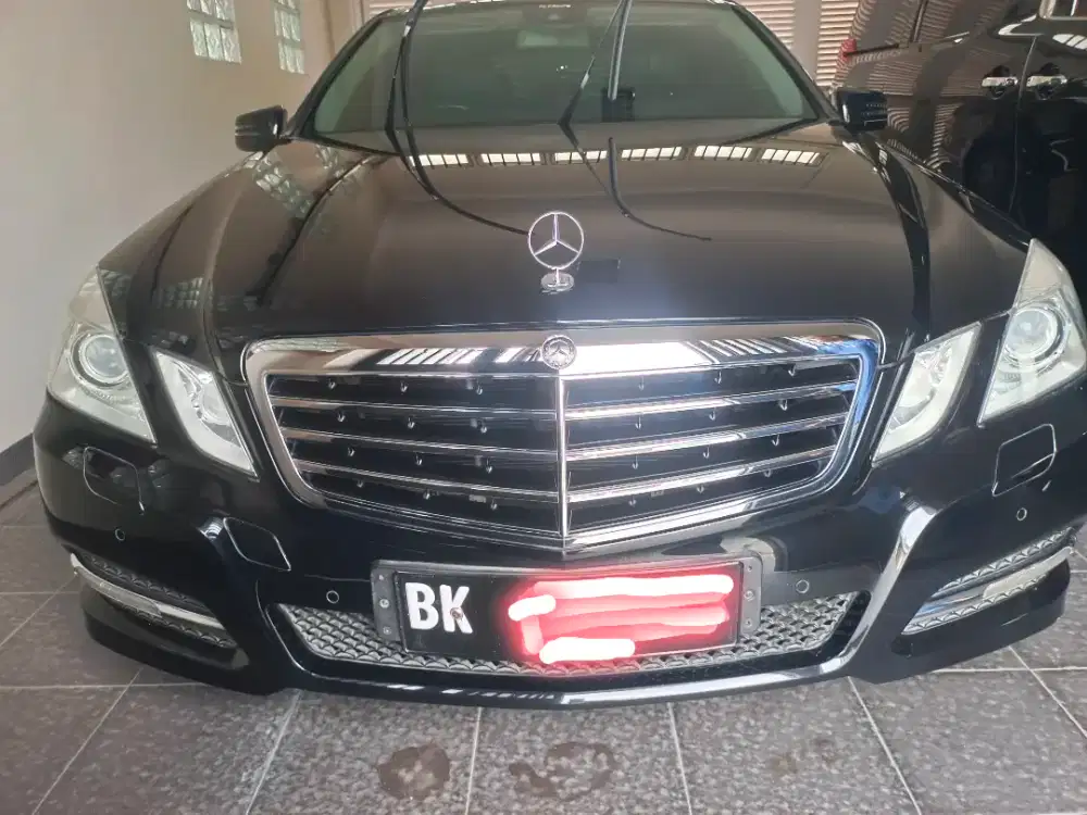 Mercedes-Benz E300 2011 Bensin