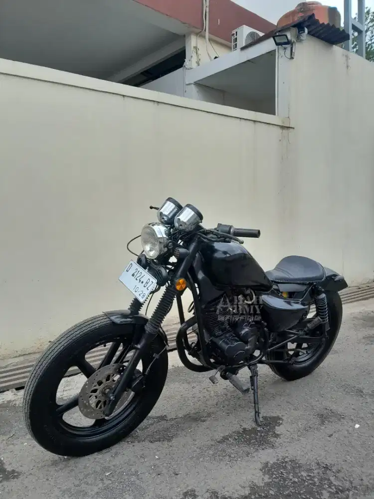 Custom Bobber Hitam Ban Lebar siap pakai siap gas caferacer costum