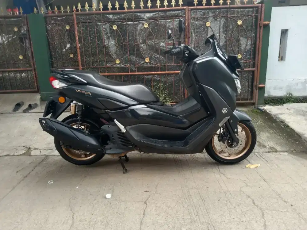 Dijual yamaha n max tahun 2022 non abs di cikarang