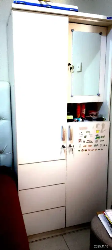 lemari pakaian 2 pintu