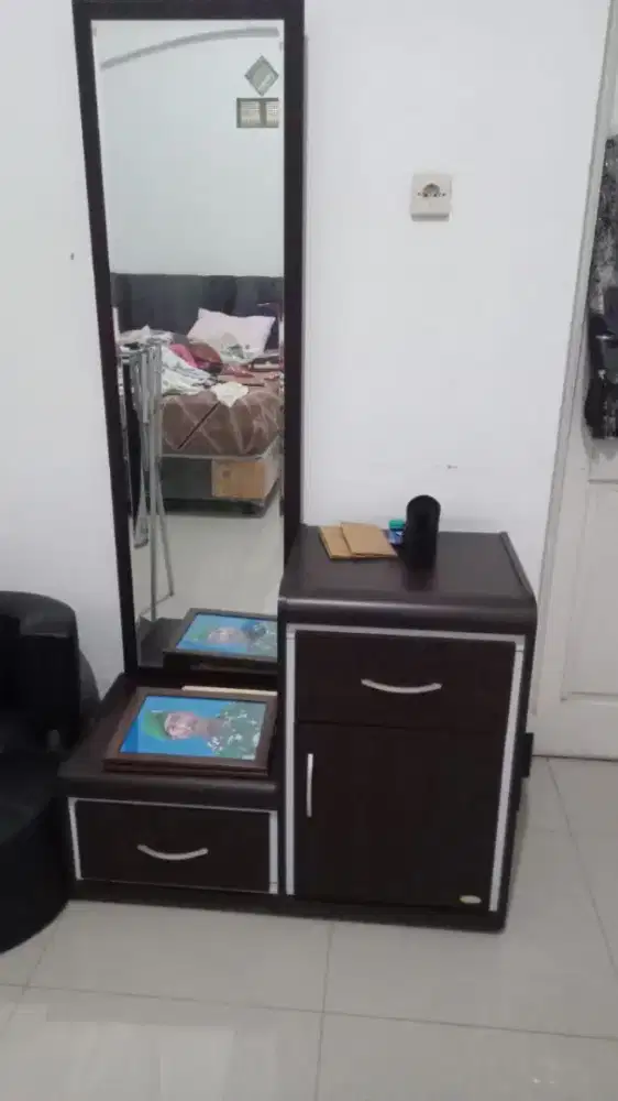 Meja rias kondisi baru