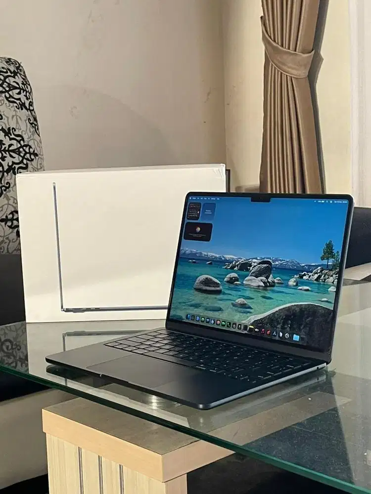 Macbook Air M3 13 inch 8/256