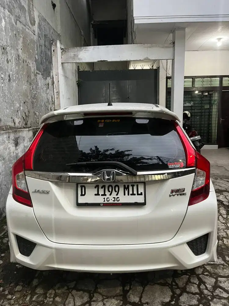 Honda Jazz RS 2015 M/T Putih – Kondisi Istimewa! PEMAKAIAN PRIBADI