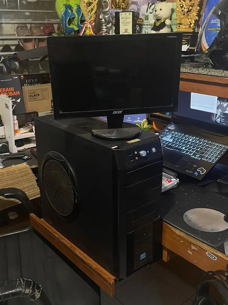 DIJUAL PC + MONITOR MURMER SIAP PAKAI