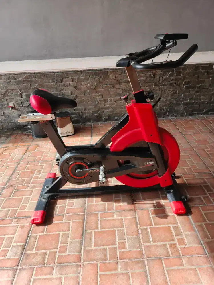 Castro Spin Bike IS-9320c sepeda statis