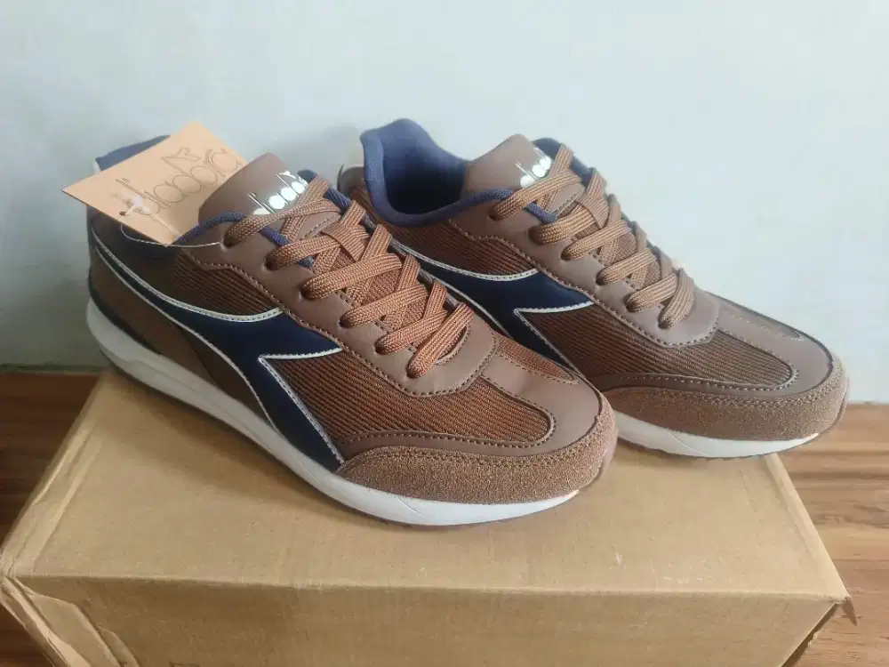 Di jual sepatu diadora cowo