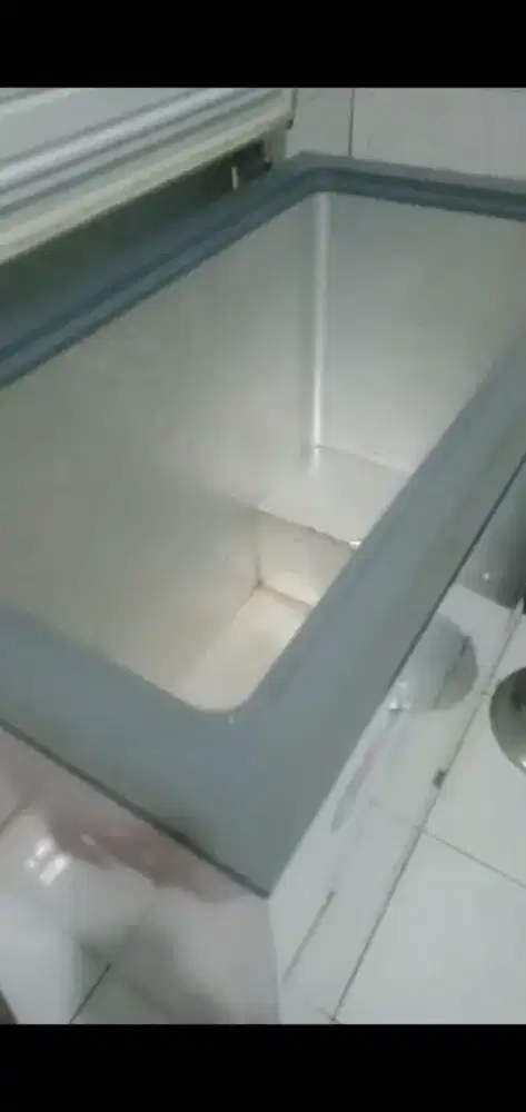 Jual frezer box merk GEA