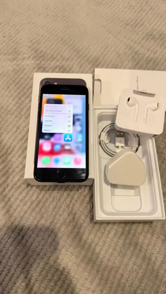 Dijual Iphone 7 Black 32GB Lengkap Terdaftar