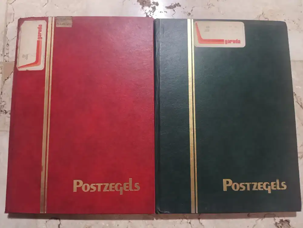 Dijual 2 album perangko bekas luar negeri