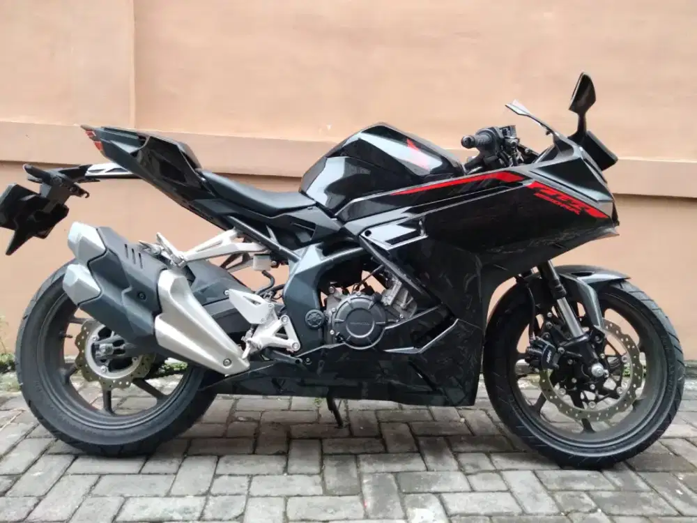 Jual CBR 250 CC 2023 KM 300