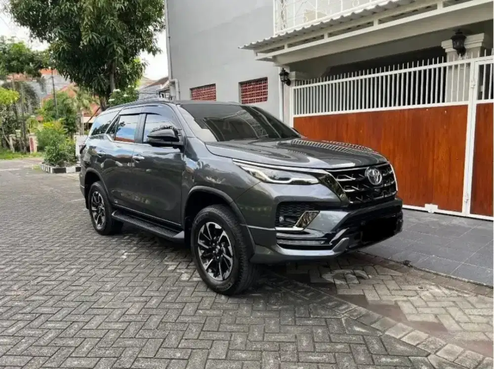 Dijual cepat fortuner 2.4 VRZ 4x2 AT 2021