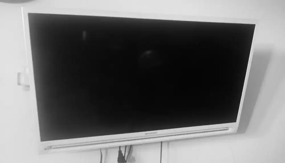 TV LED SHARP 32 inch bekas normal