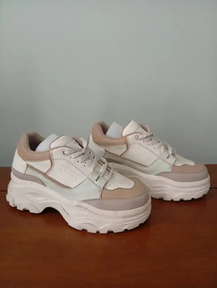 SEPATU KRONIKEL (PREMIUM LOKAL BRAND) | PRELOVED