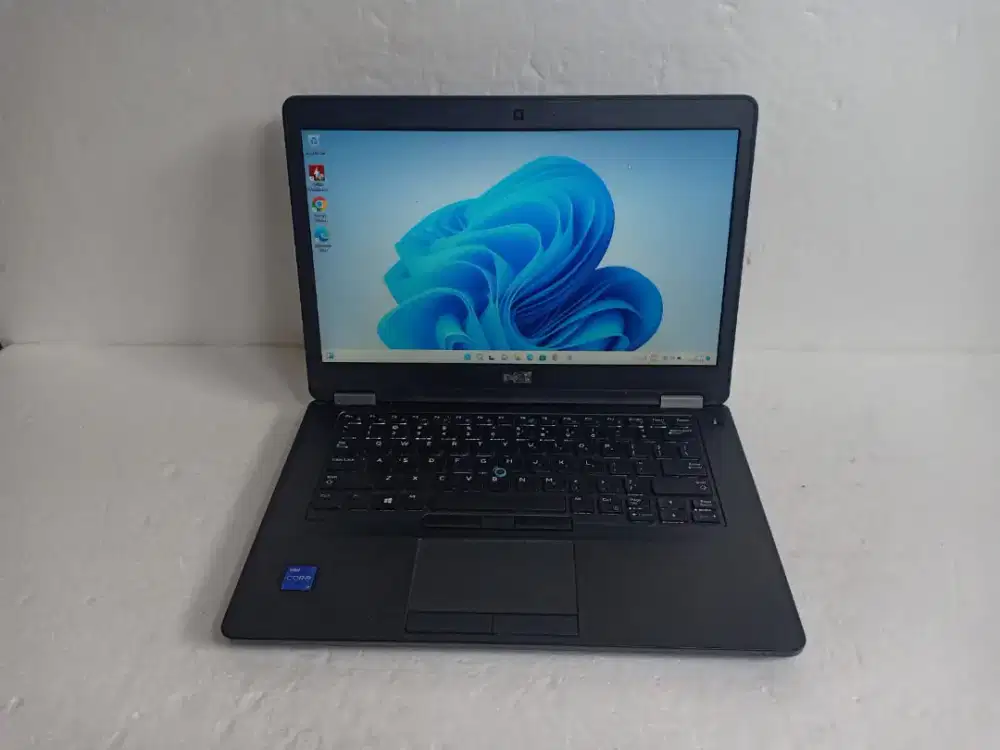 A1046 Dell Latitude E5470 core i7-6820HQ Ram 8GB ssd 128GB mulus