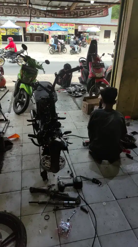 Mekanik motor yang berpengalaman