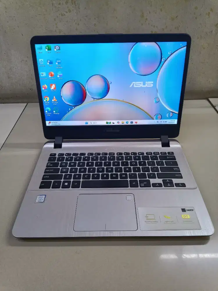 Asus A407U, Core i3 gen 7, Ram 4gb, SSD 255gb, layar 14 inch