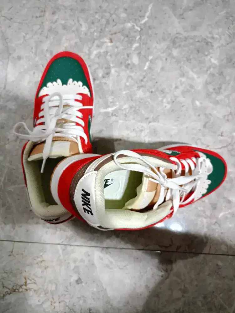 Sepatu nike edisi natal