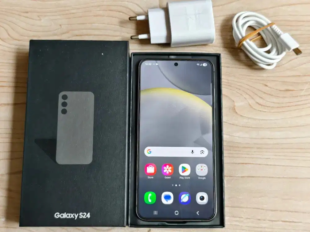 Samsung S24 8/256 like new