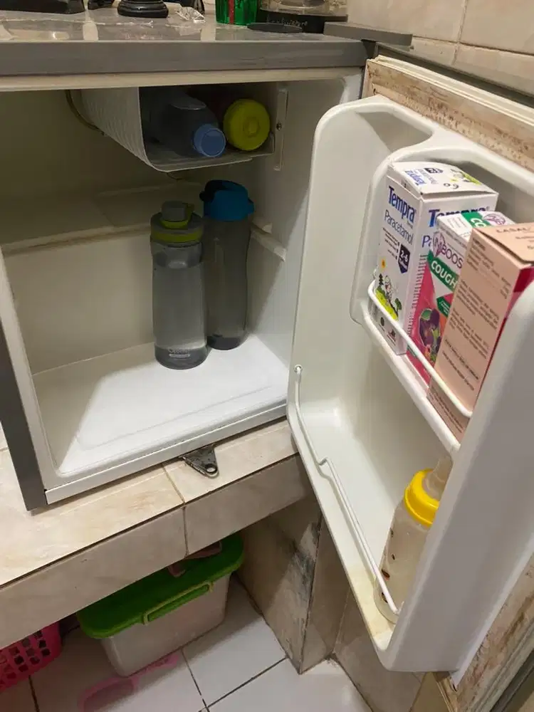 Kulkas 1 pintu second like new