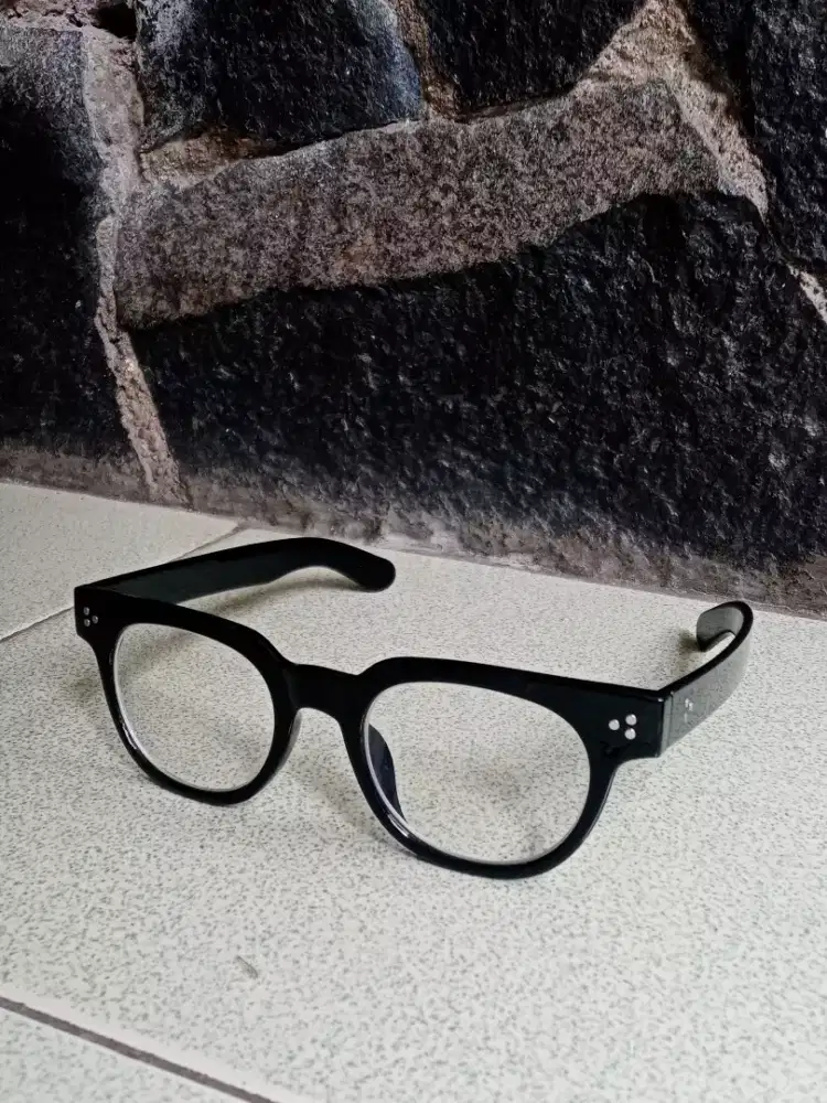 Kacamata Baca Minus 1 Keren Mulus Seperti Baru