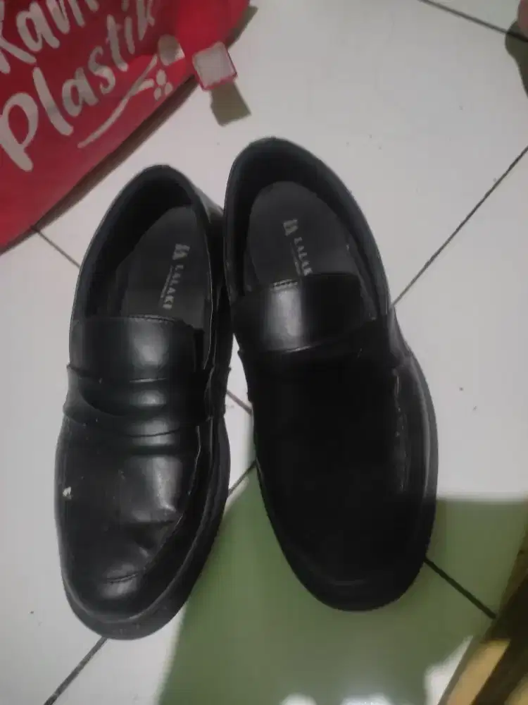 SEPATU BEKAS FOOTWEAR