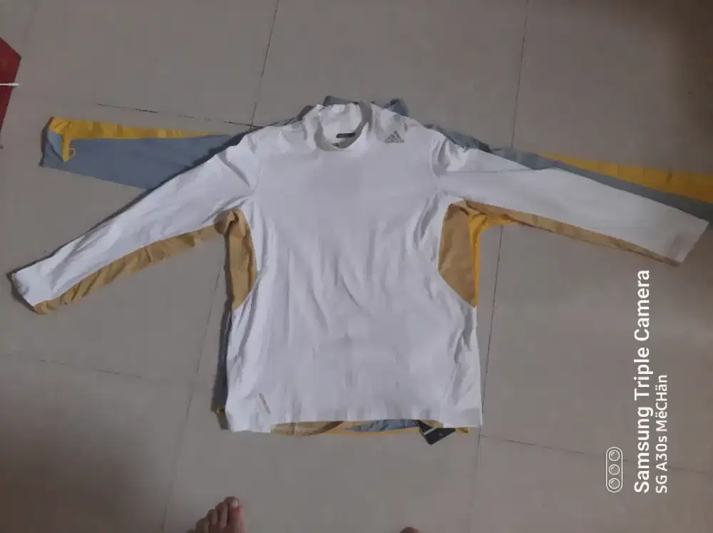 Kaos lengan panjang Adidas