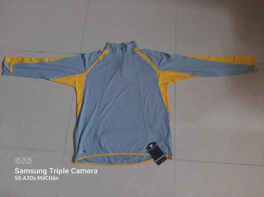 Kaos lengan panjang Adidas