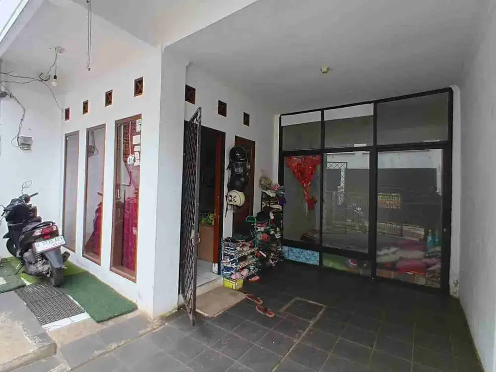 Dijual rumah 2 lantai di komplek cikadut