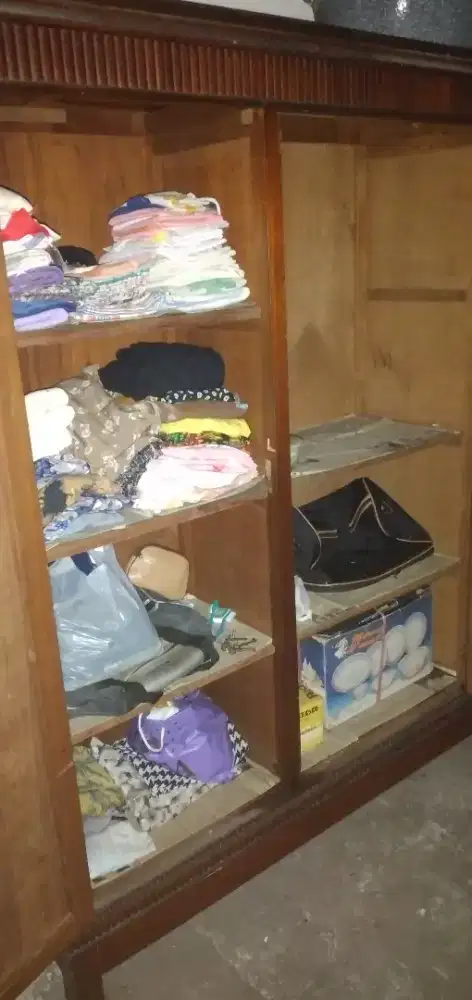 Dijual cepat lemari jati kuno