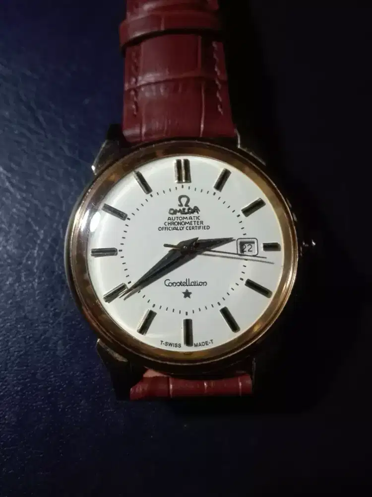 Jam Tangan Omega Constellation Kuning.