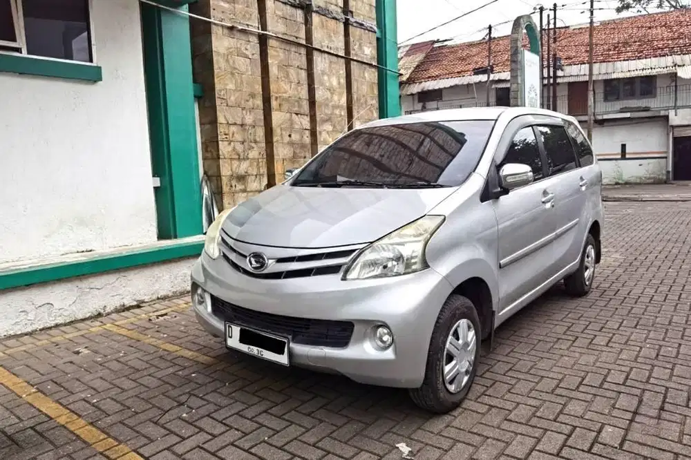 Dp4JT 2013 Super Irit! Daihatsu Xenia M Mulus SPakai Murmer 2014