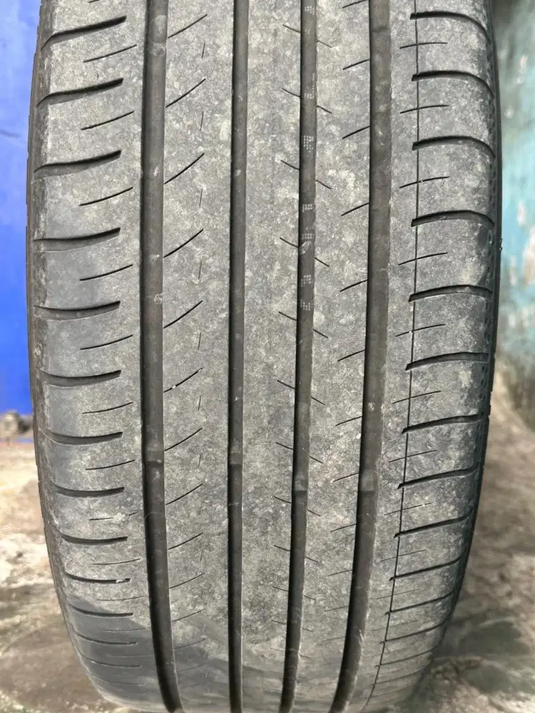 245/45 R18 Yokohama Bluearth