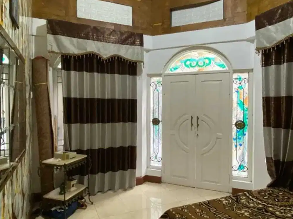 DEKAT PUSAT KOTA SURABAYA Dijual Rumah 2,5 Lantai Gembong Sawah Barat SIAP HUNI