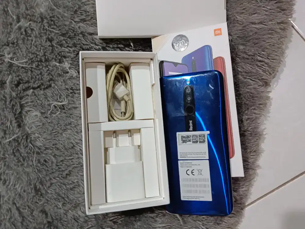Redmi 8 ram 4/64 mulus
Dus dan Charger ORI