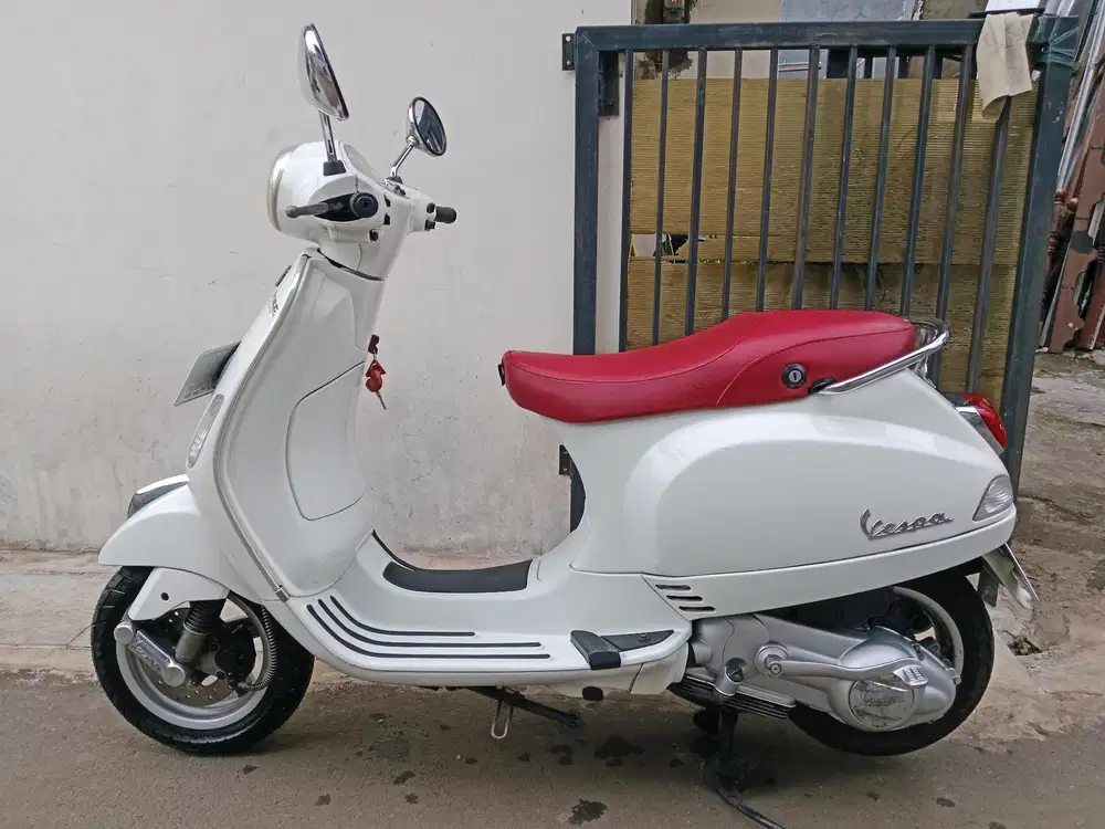 Piaggio Vespa Lx 125 2012 mesin halus terawat