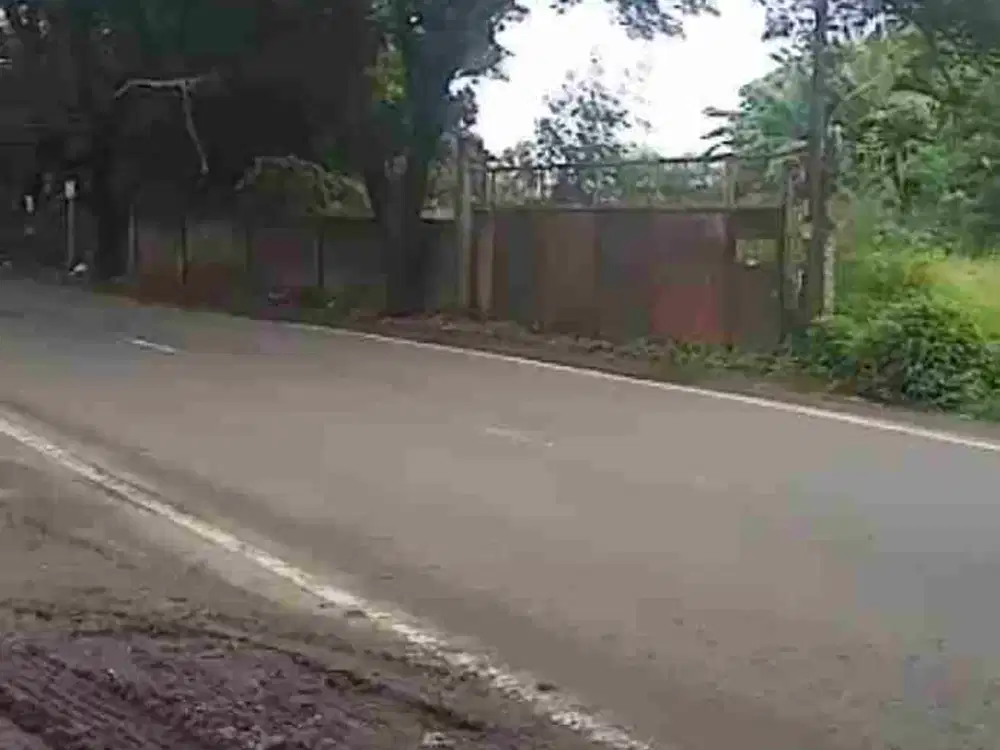 lokasi strategis pinggir jalan raya