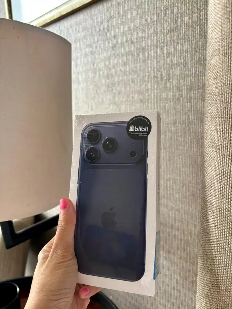 Iphone 17 Pro New (Deep blue)
