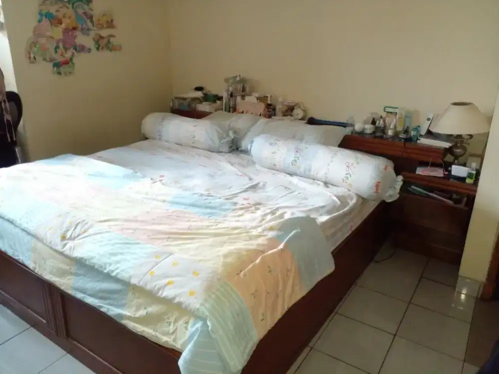 Dipan risbang jati plus nakas kecil king coil