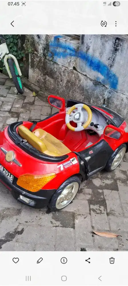 Dijual mobil mainan anak.