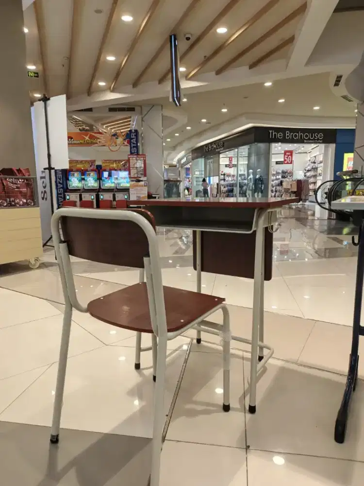 Meja kursi set sekolah