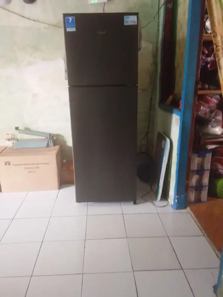 Kulkas 2 pintu merk Aqua