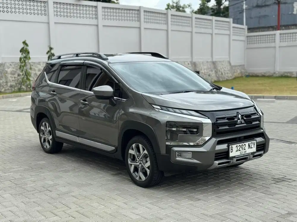 Mitsubishi New Xpander Cross 1.5 Matic 2023 Hijau Coklat Metalik AT
