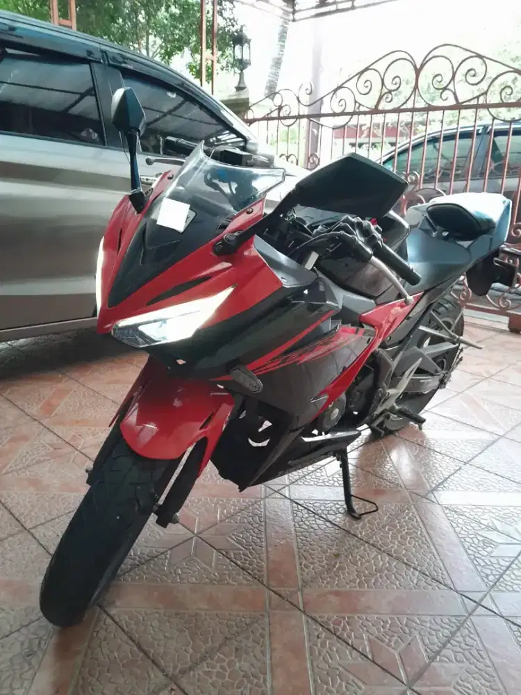 Honda CBR 150R tahun 2018 Low KM
