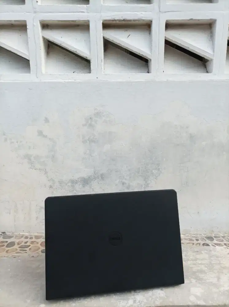 Dell Inspiron 3458
Spesifikasi singkat :
- Intel Core i3-4005U
