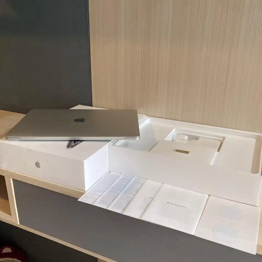 Macbook Pro 13 2018 ibox Like New Fullset